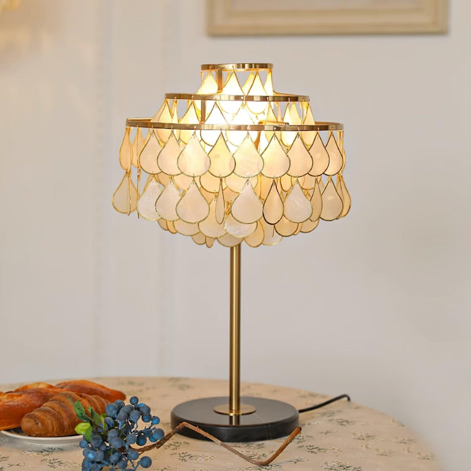 The Family Lighting - Illuminating Family Warmth. - Docos