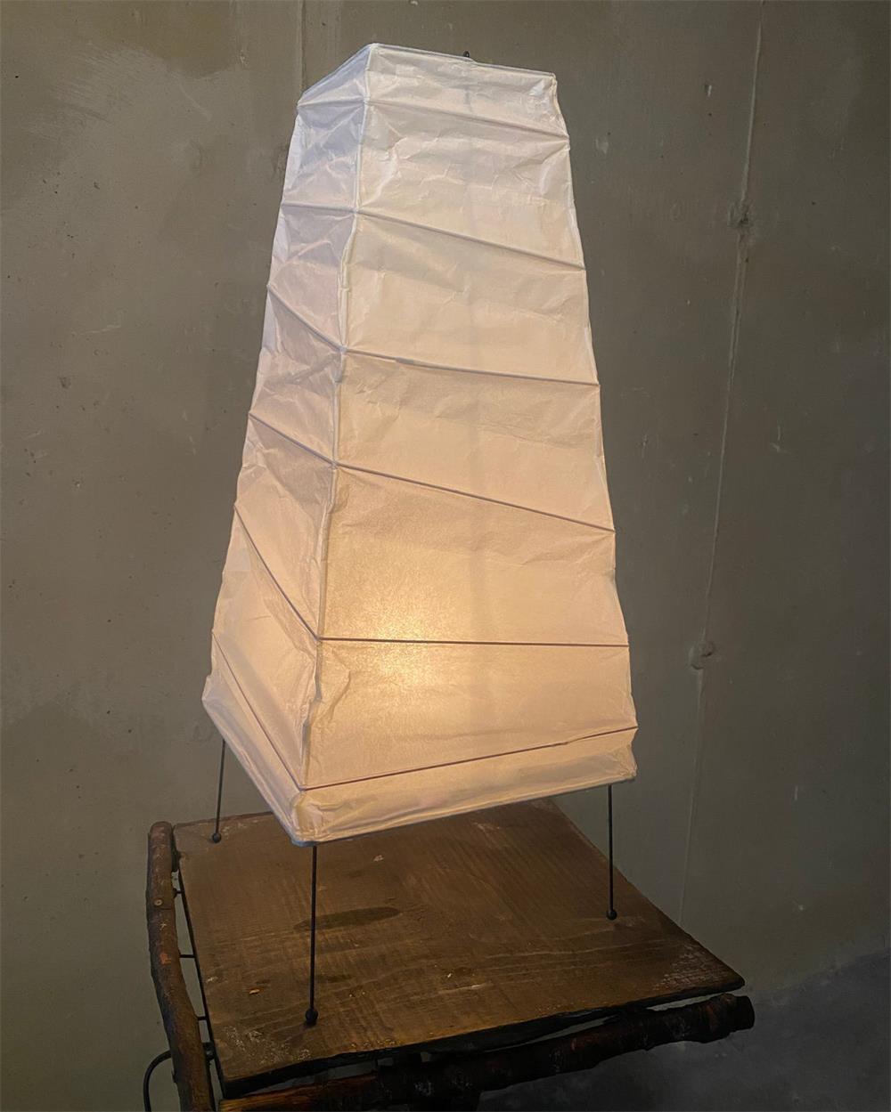 Akari 4N Table Lamp