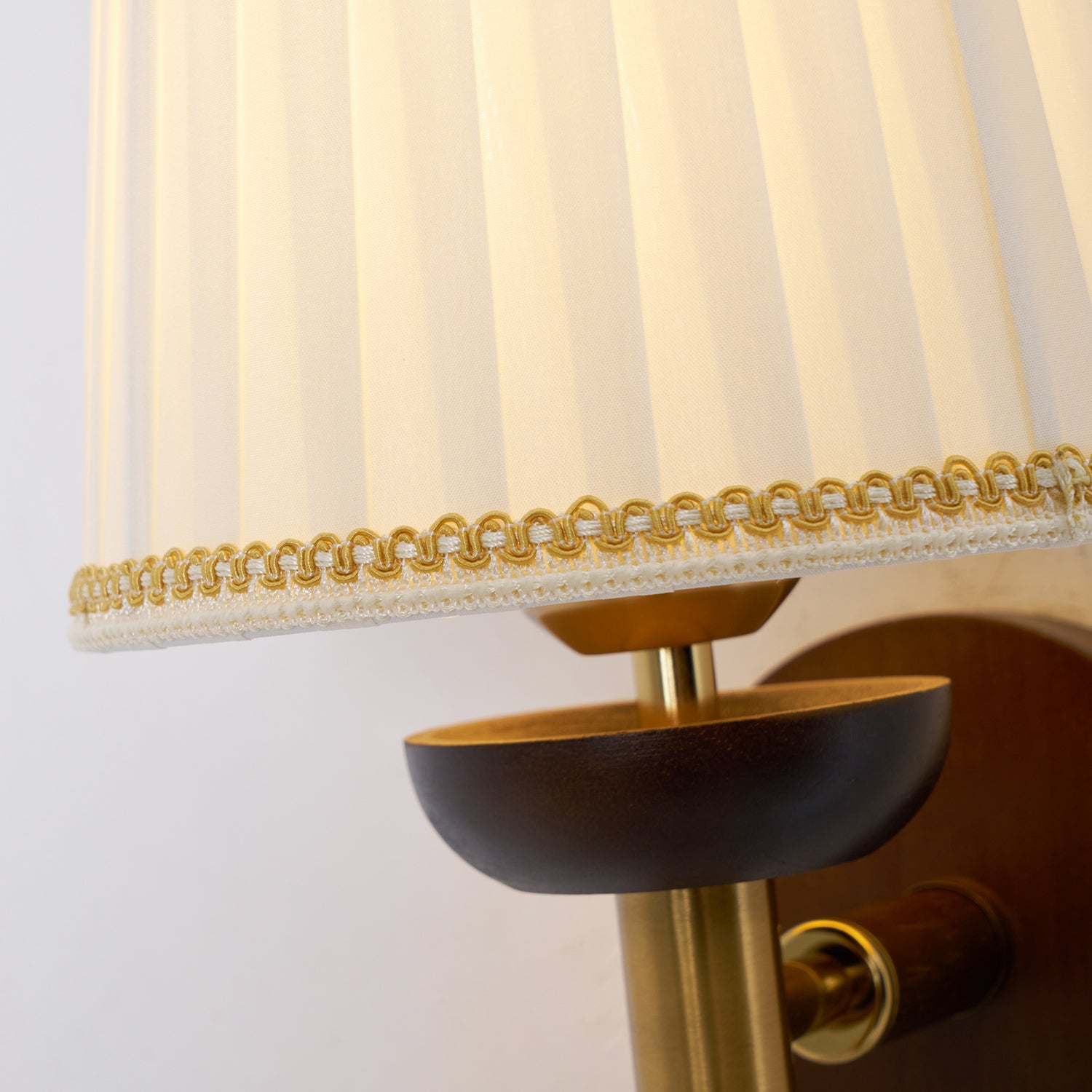 Blixen Wall Lamp