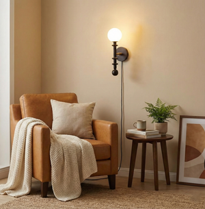 Lámpara de pared enchufable de madera Coslett 