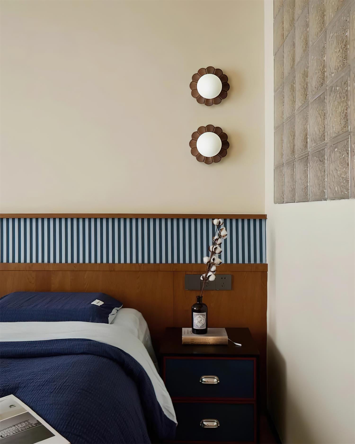 Flora Glow Wall Lamp