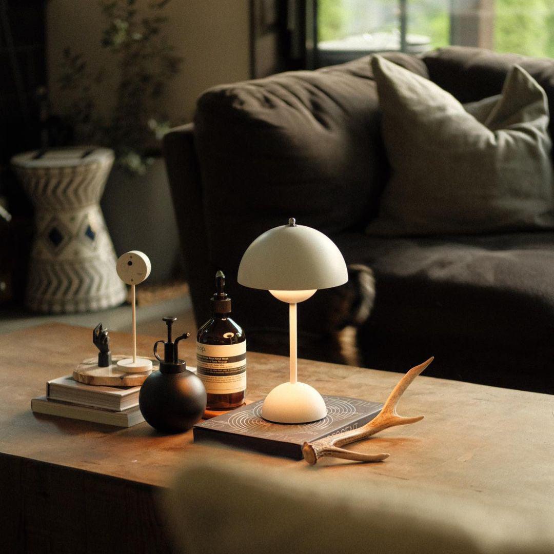 Charging Art Table Lamp
