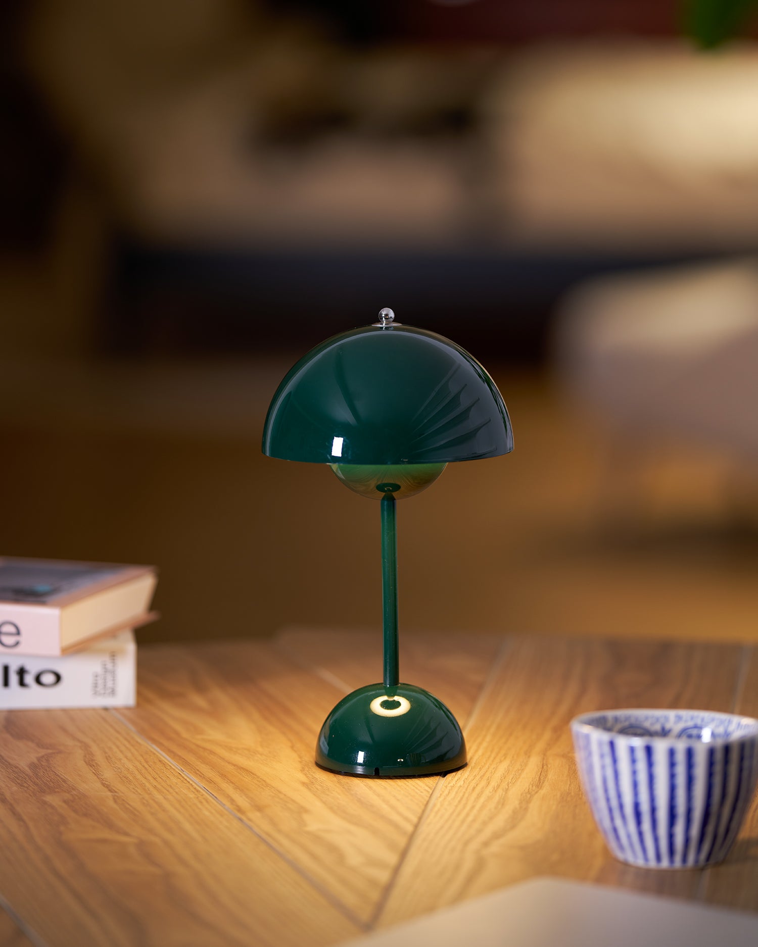 شحن مصباح طاولة فني