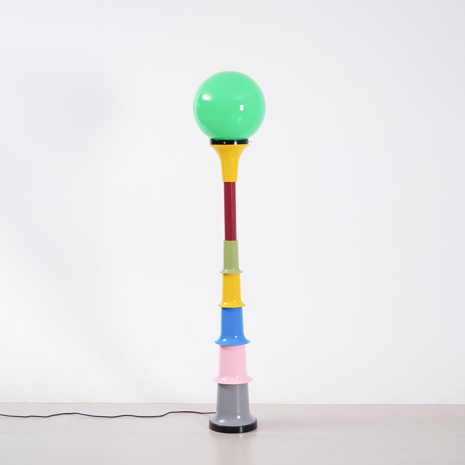 Grande Floor Lamp