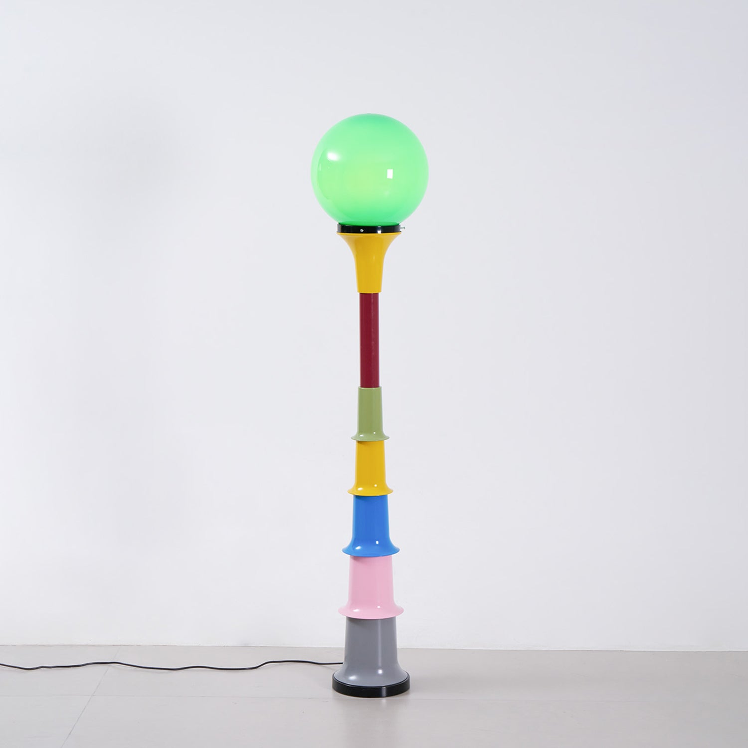 Grande Floor Lamp
