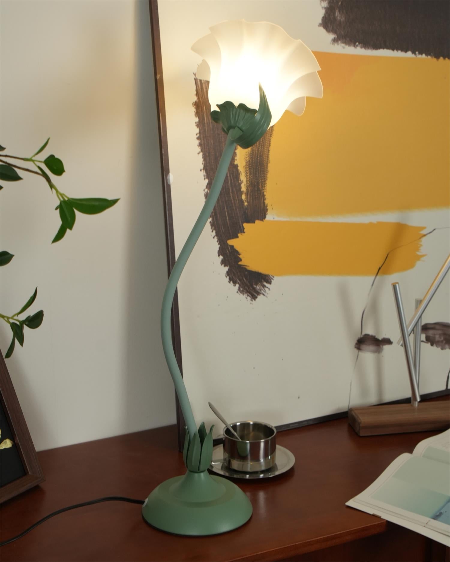 Lámpara de mesa Flor de Lirio 5.9″- 19.6″