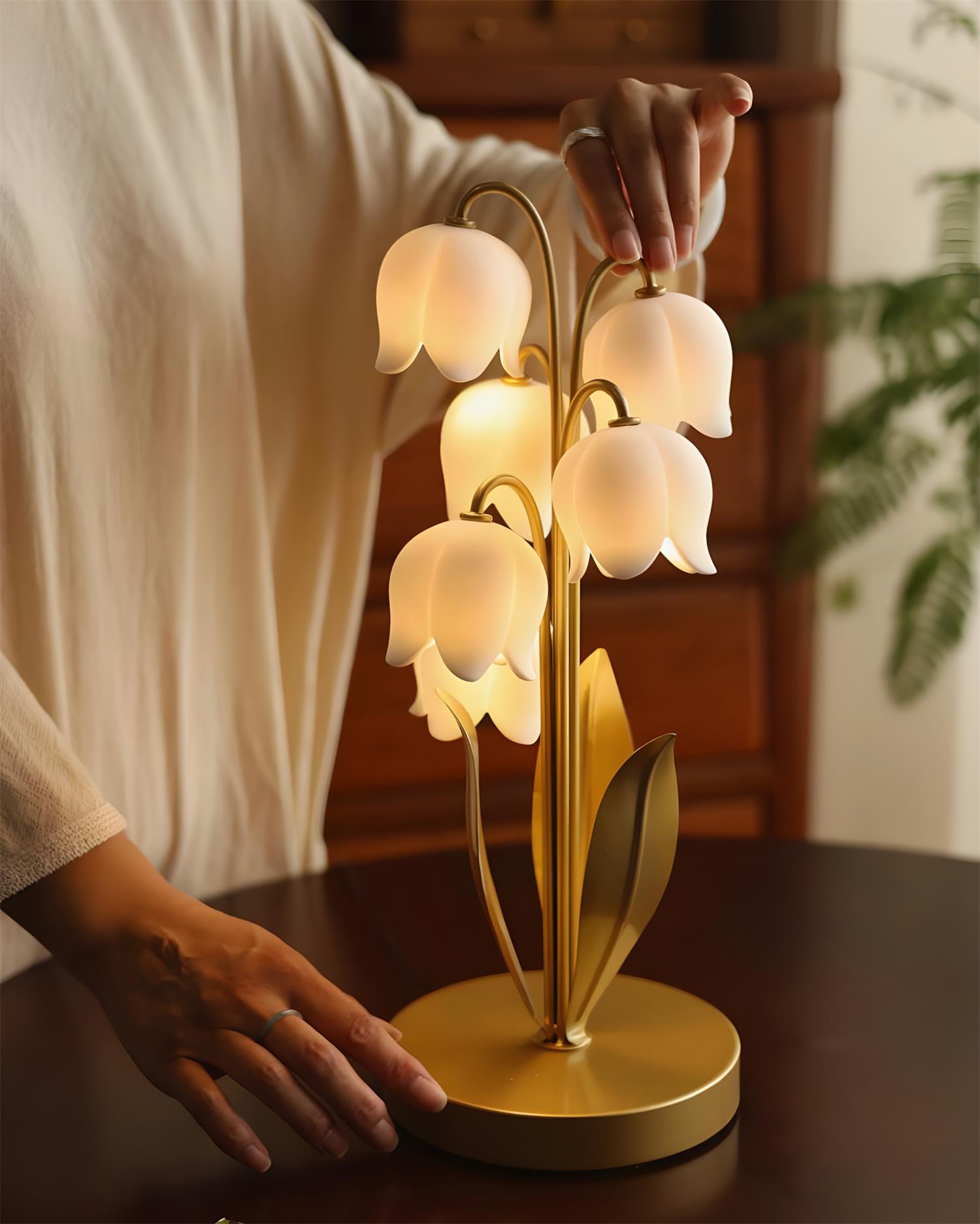 LumiLily Table Lamp