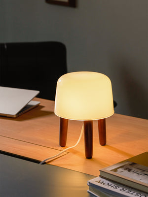 Milch Tischlampe