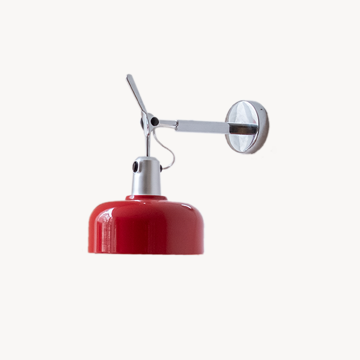 Rosso wall sconce in red for mid-century bedroom