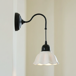 Stillflower Wall Lamp