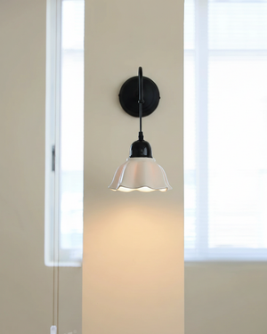 Stillflower Wall Lamp