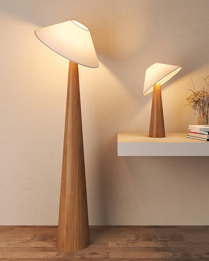 Lámpara de pie de madera con sombrero inclinable