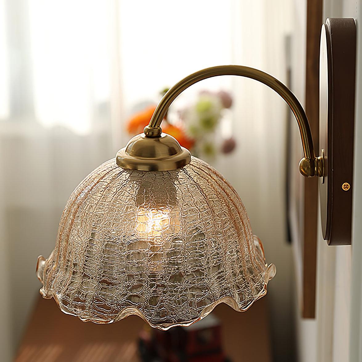 VINTAGE ANTIQUE BRASS WALL LIGHT WITH REEDED GLASS SHADE
